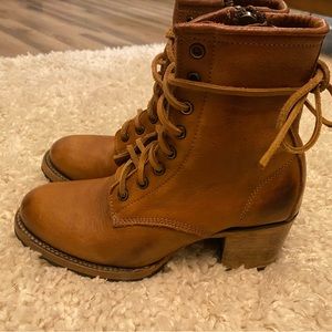 Freebird cavalier boot - tan- brand new! Size 8